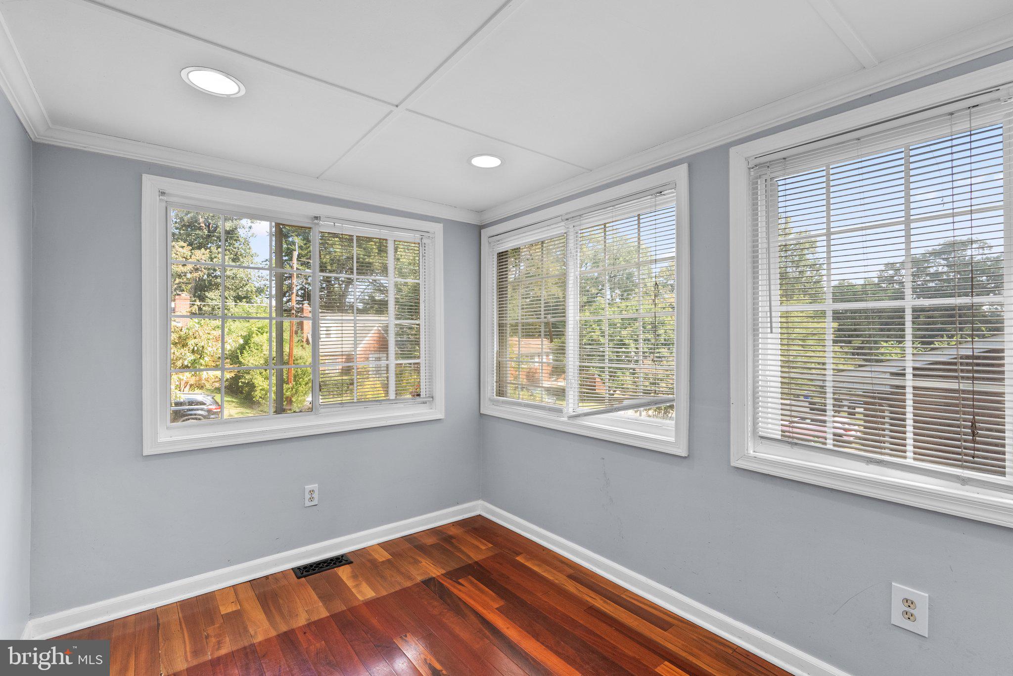 COLLEGE PARK - Residential