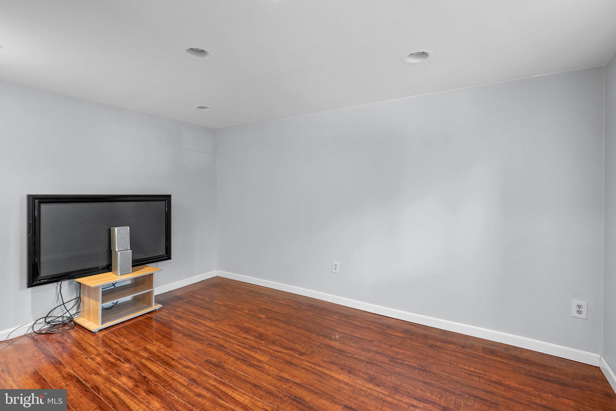 COLLEGE PARK - Residential