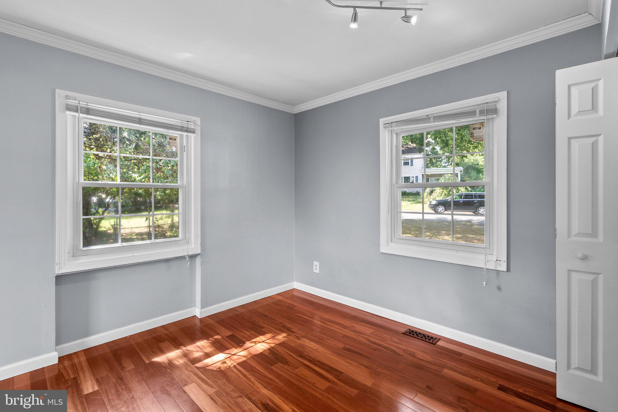 COLLEGE PARK - Residential