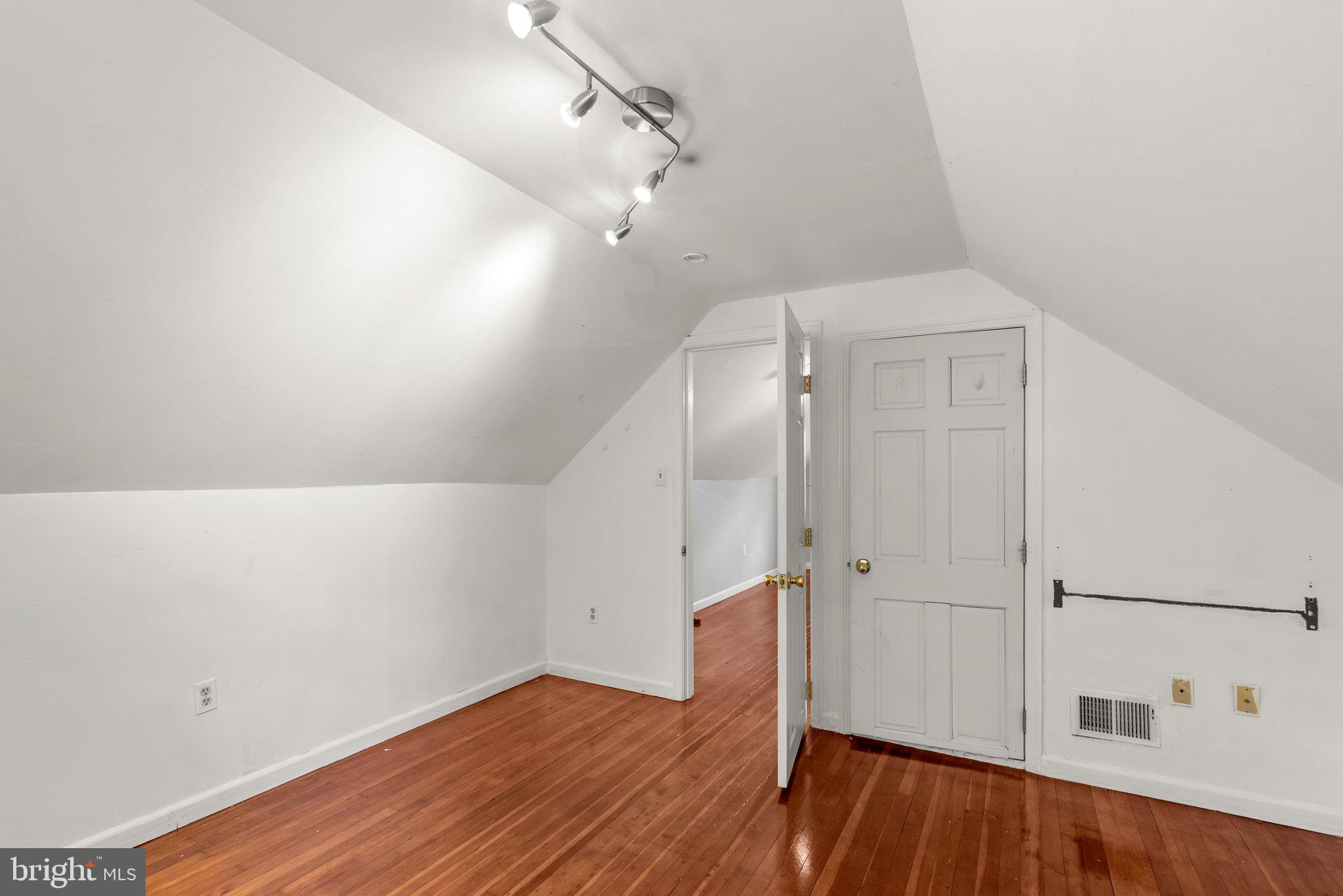 COLLEGE PARK - Residential