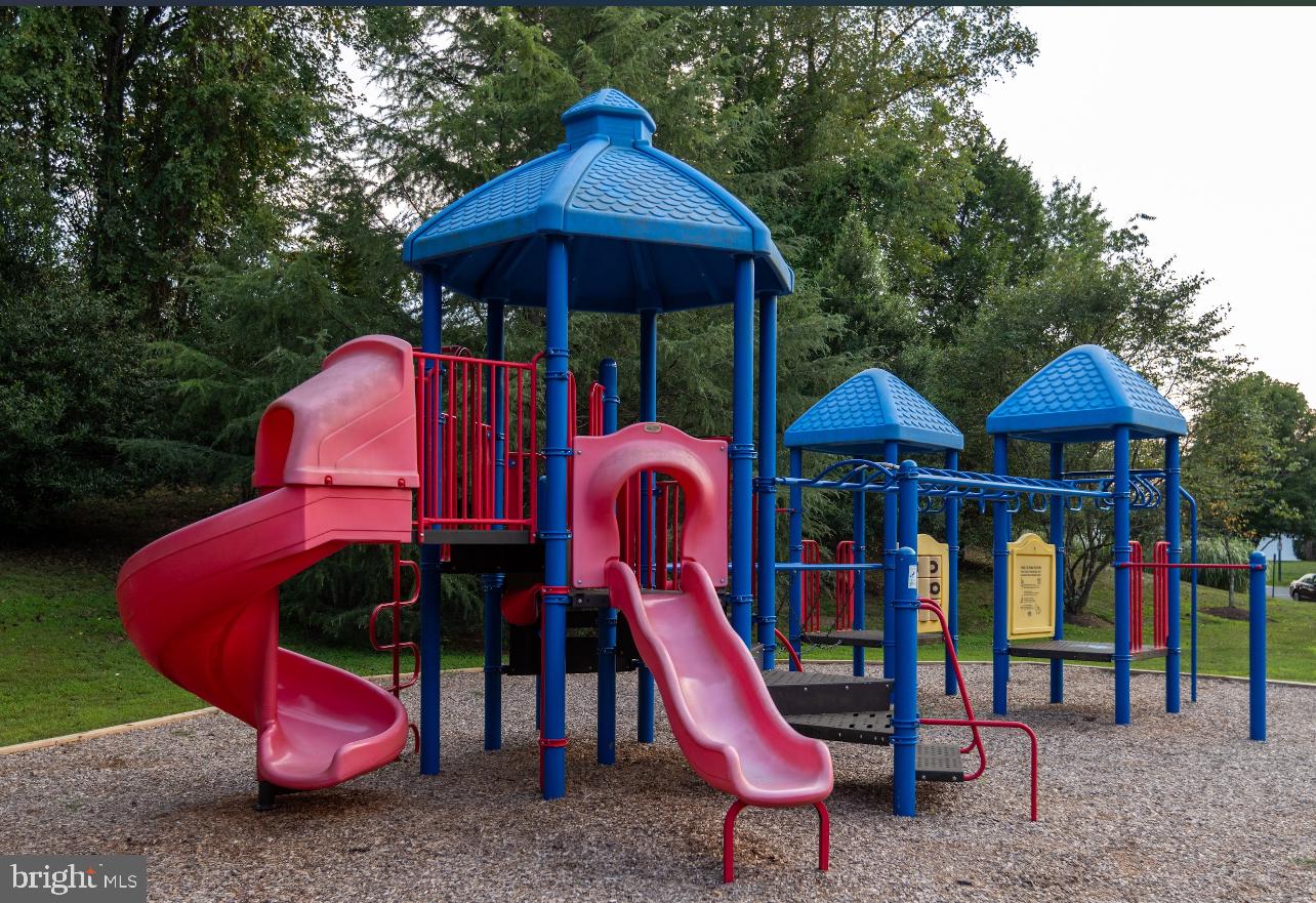 SENECA VIEW ESTATES - Residential Lease