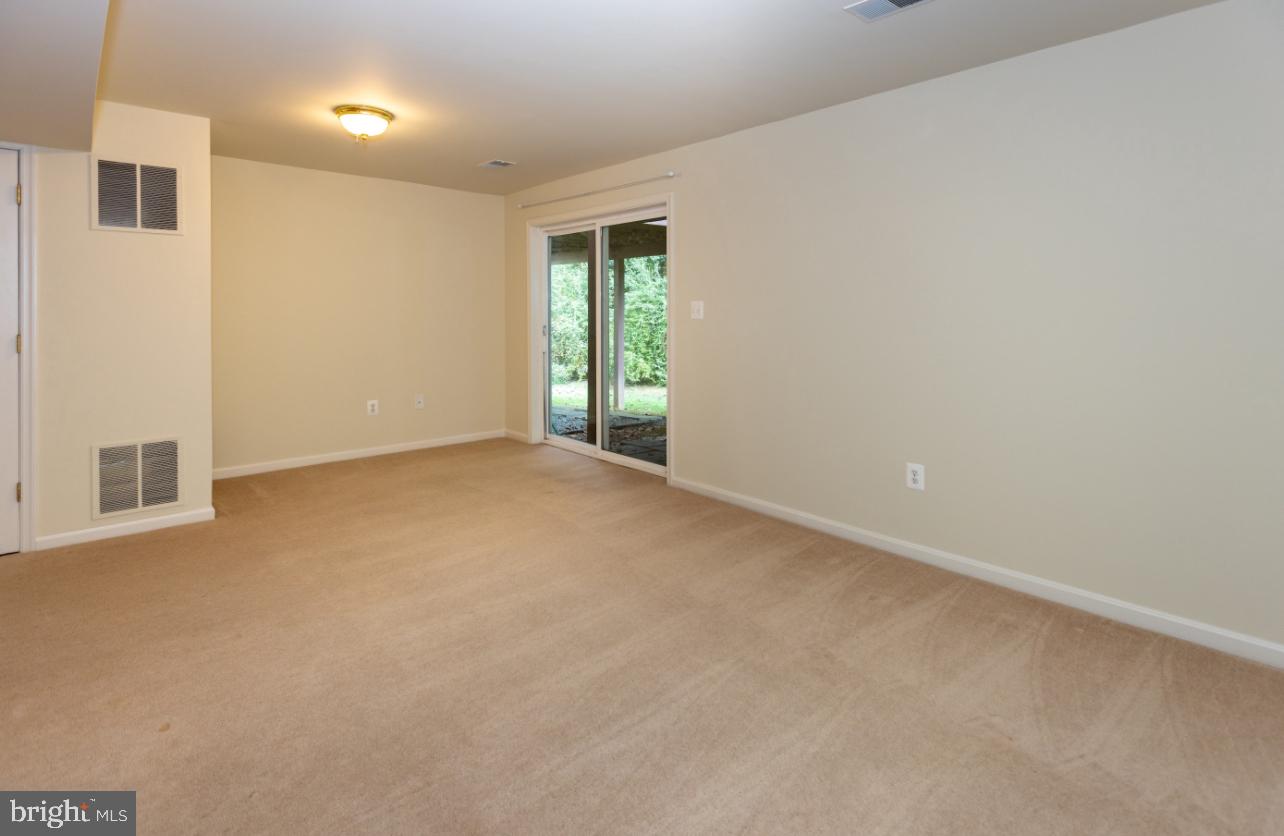 SENECA VIEW ESTATES - Residential Lease