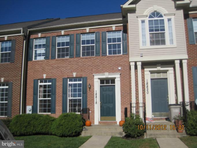 Freshly painted and ready !
Welcome to this elegant and spacious townhouse located in the highly desirable Seneca View Estates, part of the sought-after Vistas at Woodcliffe Park community. Backing to a peaceful forest preserve, this home offers the perfect balance of comfort, space, and convenience, ideal for anyone looking to enjoy a lifestyle in a beautiful setting with great amenities. This bright, three-level home features 3 bedrooms, 2.5 bathrooms, and plenty of natural light throughout. The main floor offers hardwood flooring, 9-foot ceilings, and an open-concept layout with a large living area and a kitchen equipped with brand-new stainless-steel appliances. Step out onto the private deck, perfect for morning coffee or evening relaxation, surrounded by trees and nature. Upstairs, you'll find a spacious master's suite with a private bathroom and walk-in closet, plus two additional bedrooms, a full hallway bath, and a convenient laundry area. The fully finished walk-out basement provides extra living space that’s great for a family room, office, or workout area, with direct access to a second outdoor space. As a resident of this community, you'll enjoy access to playgrounds, scenic walking and biking trails, as well as community features like the SoccerPlex, TennisPlex, baseball fields, Splash Park, mini golf, and an Adventure Park. Two reserved parking spaces are included. The HOA fee is covered by the owner; tenants are responsible for utilities. No smoking and no pets. A brand-new roof adds to the home's value and peace of mind. Located within the sought-after Matsunaga, Kingsview, and Northwest school district, this move-in-ready home will be available starting July 15th. Don’t miss the chance to make it yours by scheduling a showing today!"
Application Link to apply on our web sight!