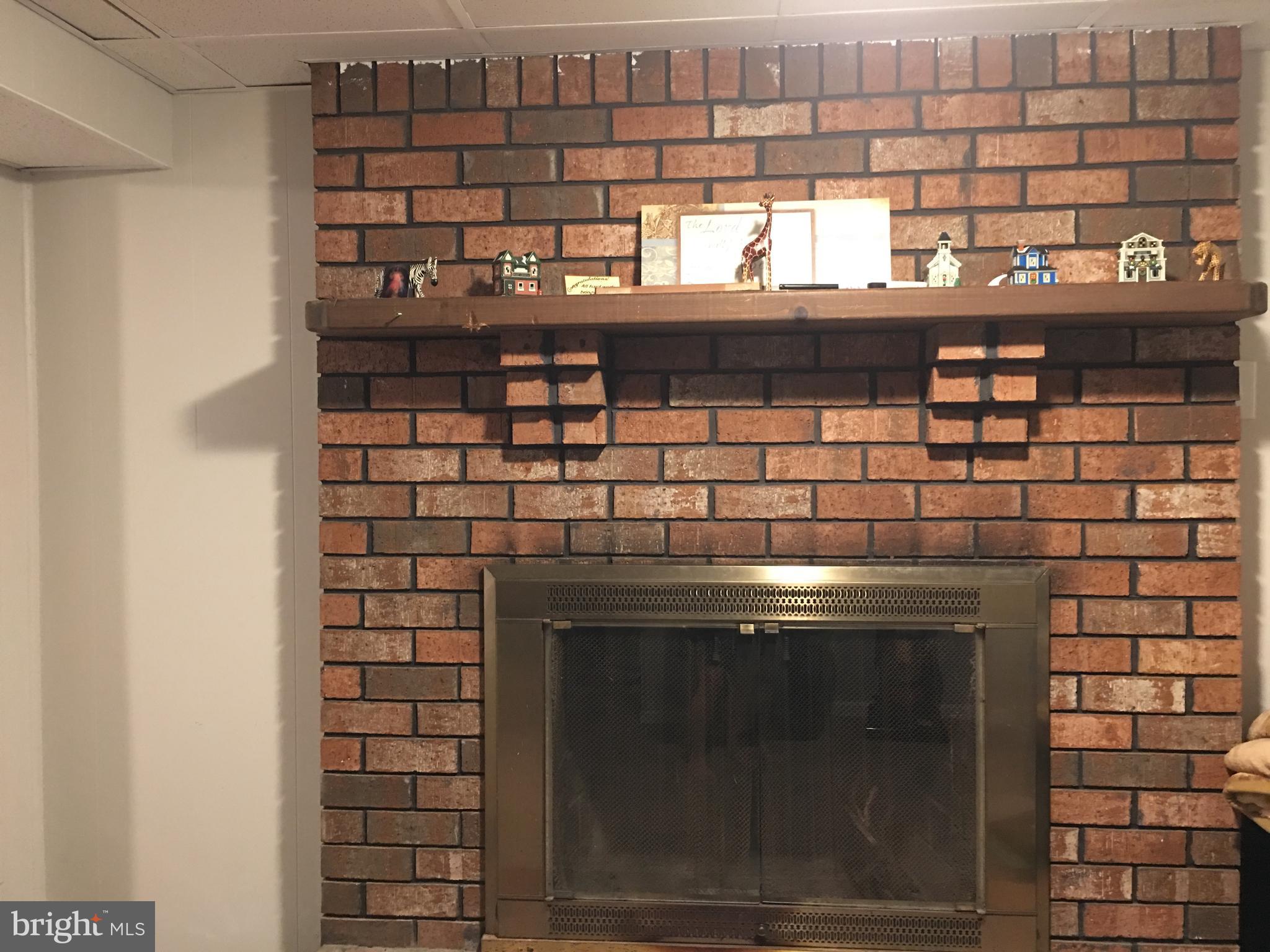 WHISPERING WOODS - Residential Lease