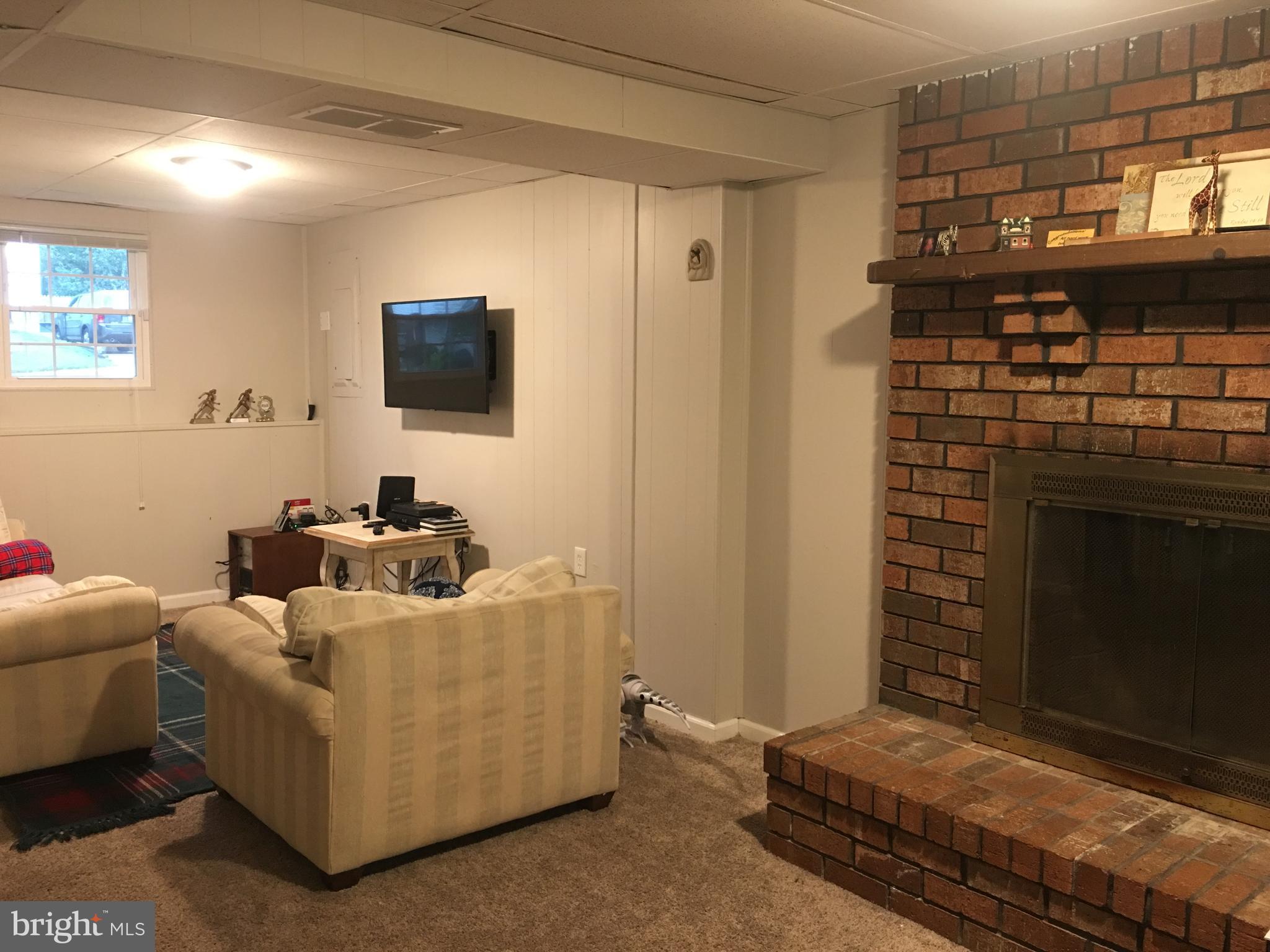 WHISPERING WOODS - Residential Lease