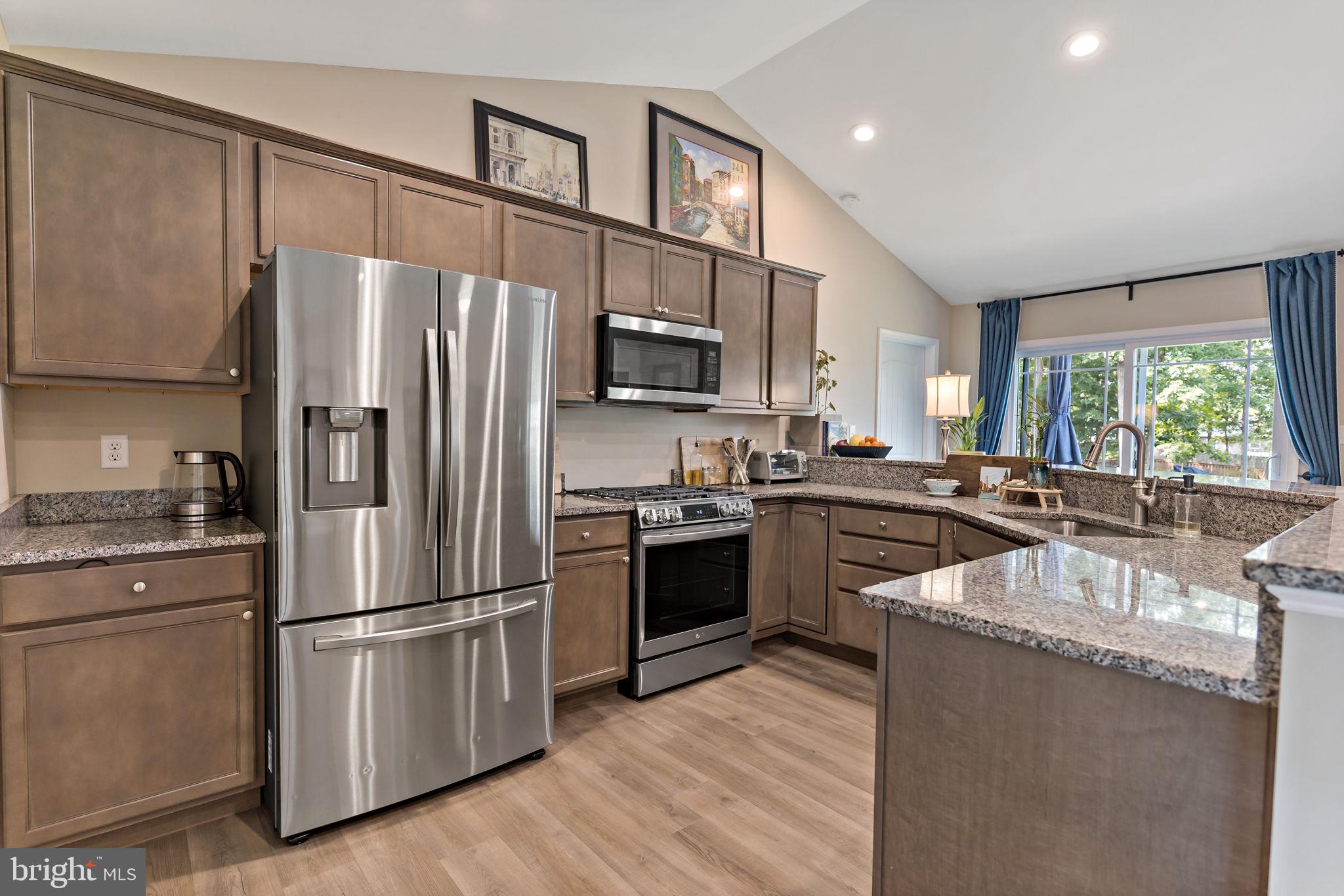 MIDDLE CREEK MANOR - Residential