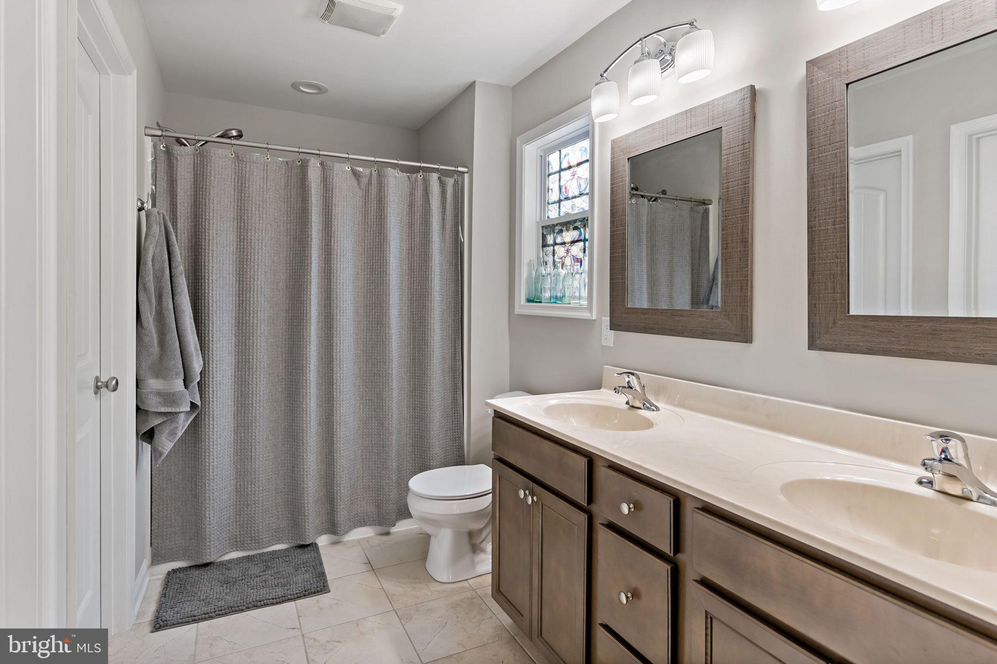 MIDDLE CREEK MANOR - Residential