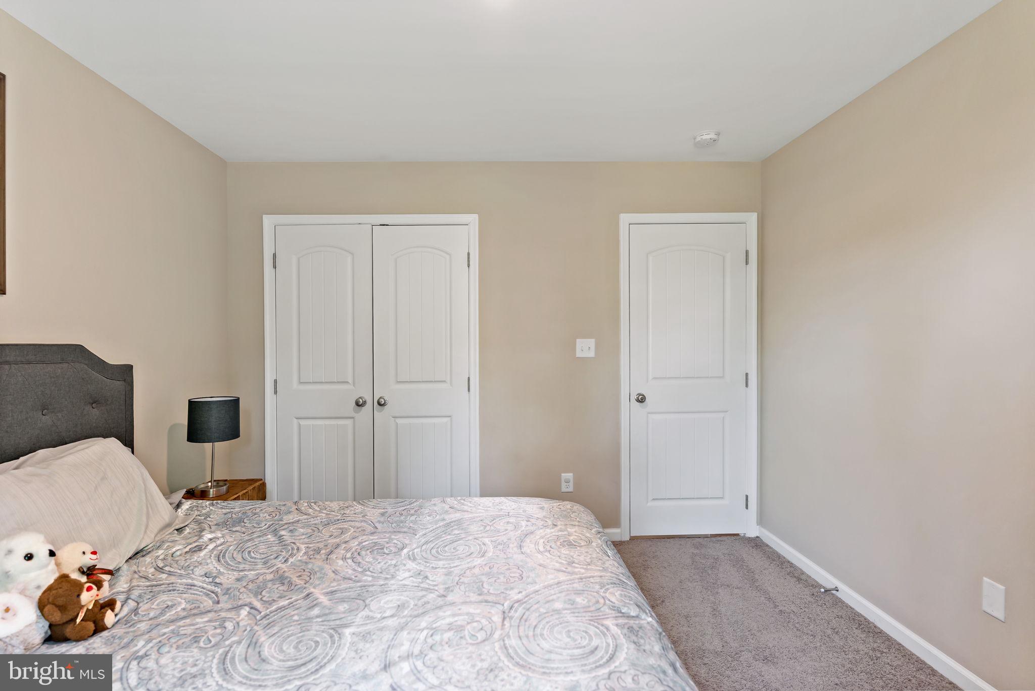 MIDDLE CREEK MANOR - Residential