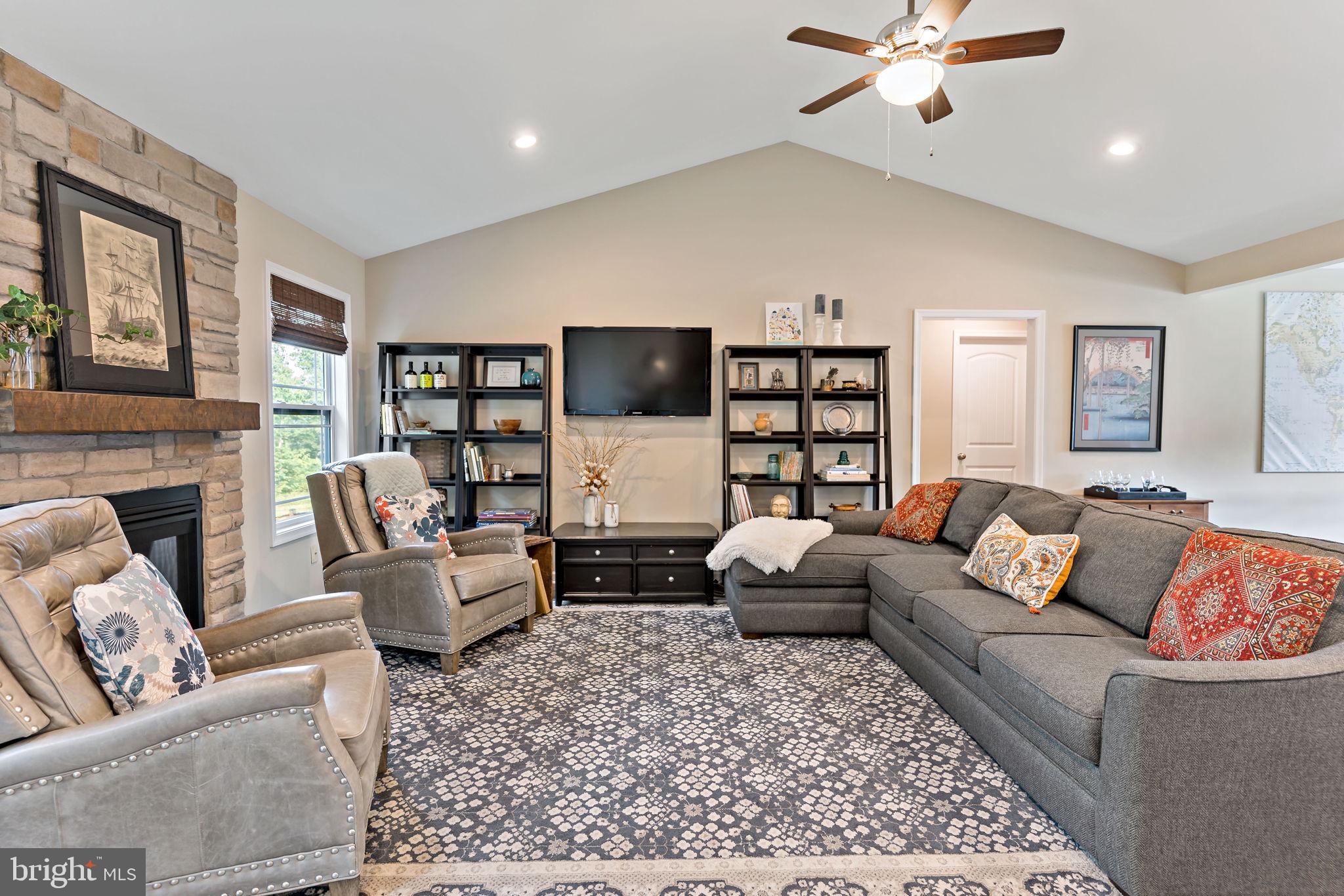 MIDDLE CREEK MANOR - Residential