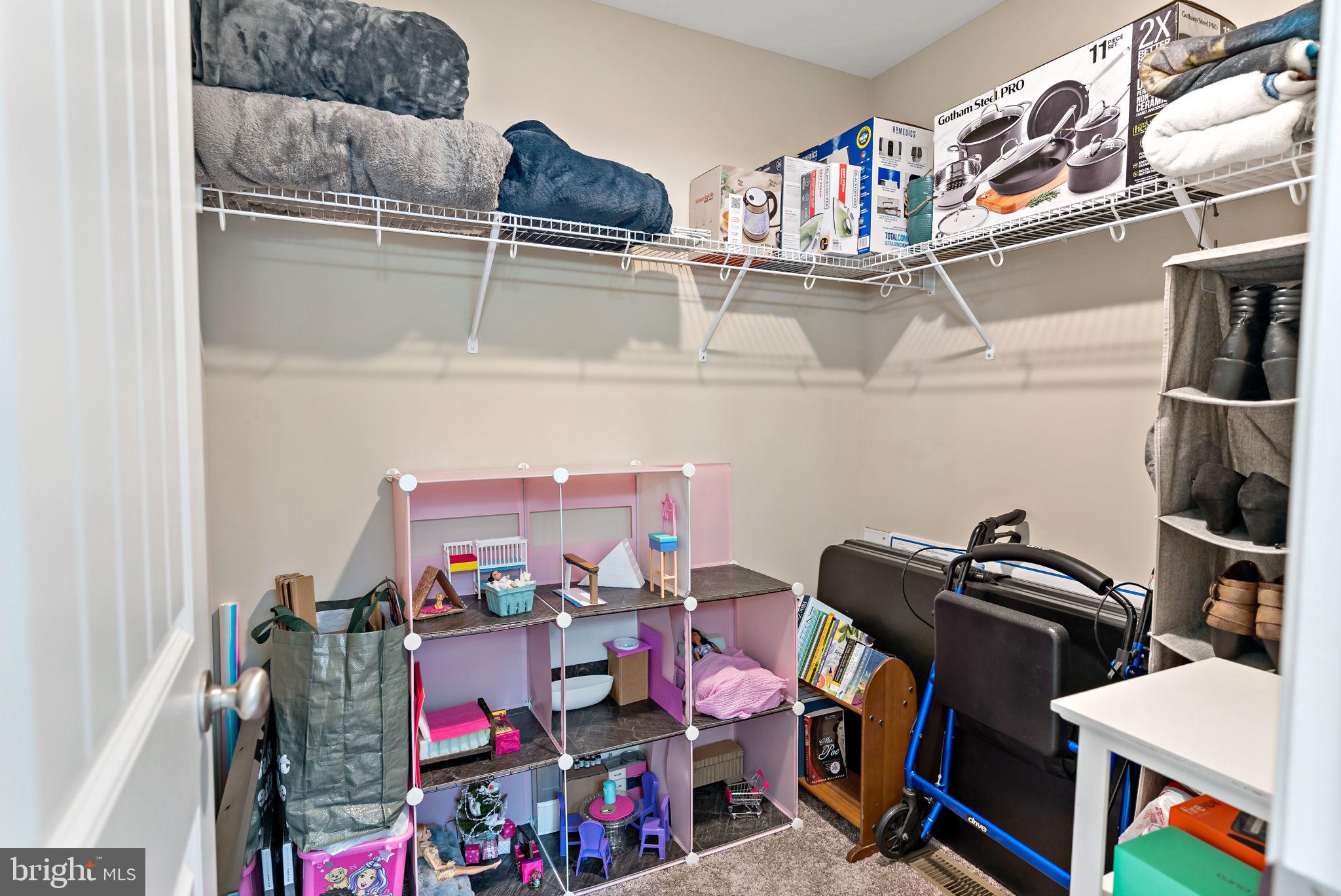 MIDDLE CREEK MANOR - Residential