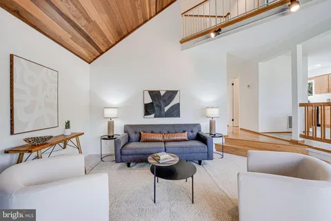 15230 Louis Mill Drive, Chantilly, VA MLS: VAFX2235734