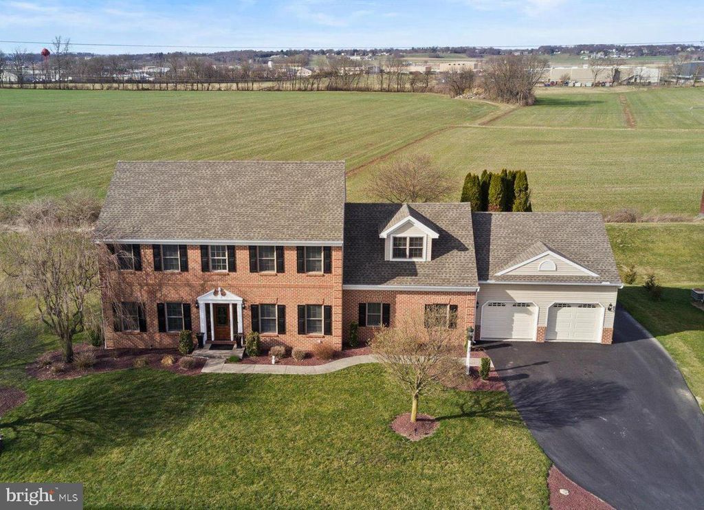 Photo of 417 WAGONWHEEL RD, LITITZ, PA 17543 (MLS # PALA2035038)