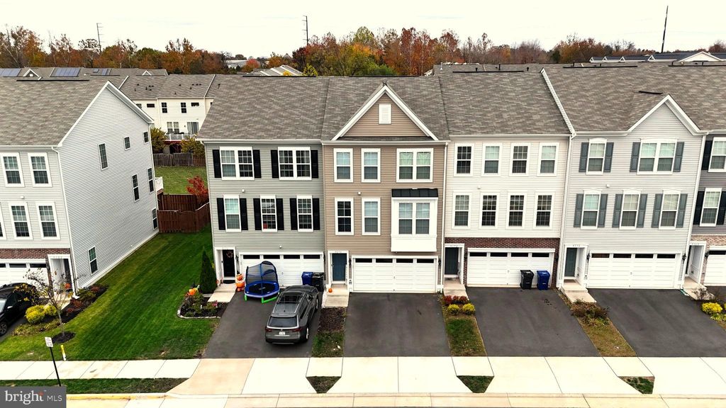 Photo of 9174 Wyche Knoll Lane, MANASSAS, VA 20110 (MLS # VAPW2106652)