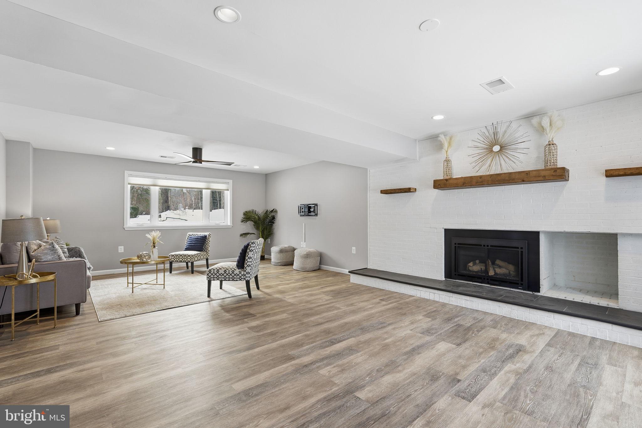 RESTON - Residential