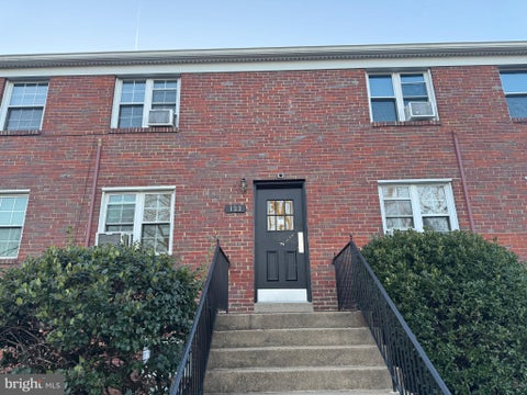 Condo For Rent - 133 S Courthouse Road #7<br/> ARLINGTON, VA 22204