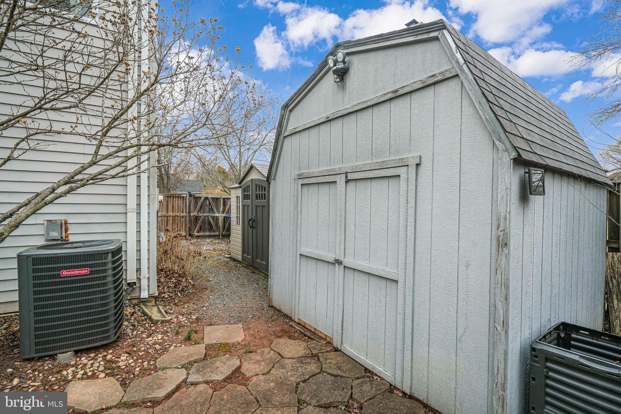 OAK TREE - Residential