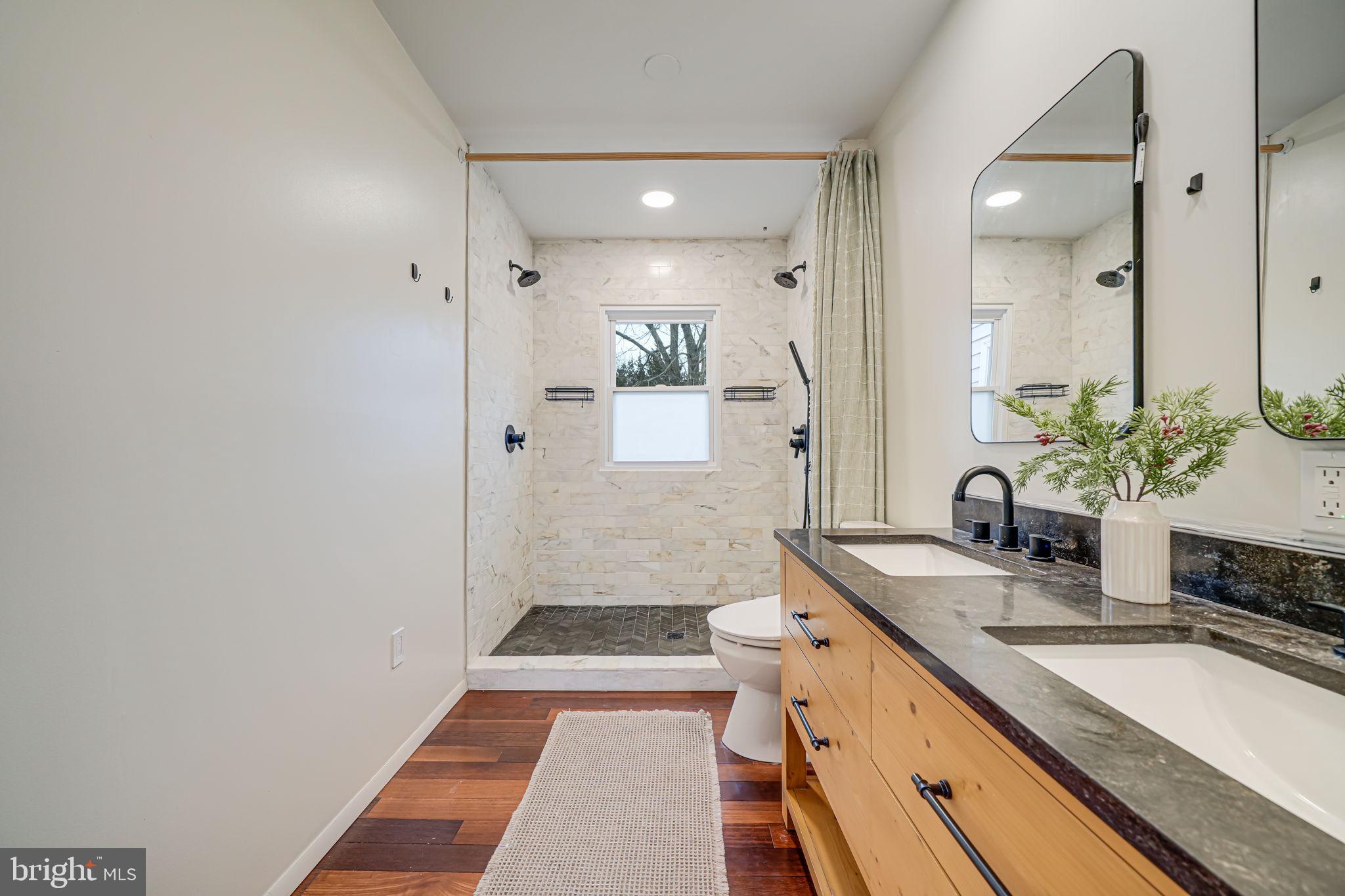 OAK TREE - Residential