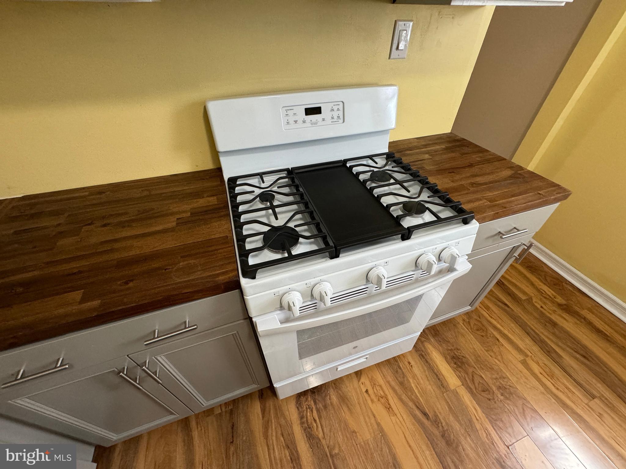 ARUNDEL GARDENS - Residential