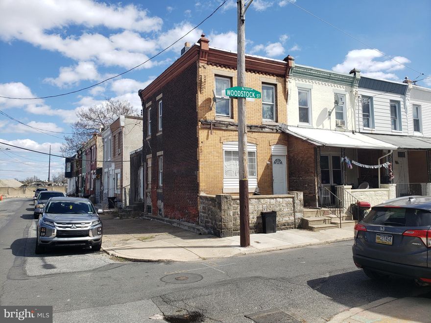 2 bedroom 1 bath for sale cash as is. This is a rapidly developing neighborhood. New construction directly across the street. 10% deposit and proof of funds required. Seller requests that the buyer use Seller's title company for settlement. Vacant on lock box.