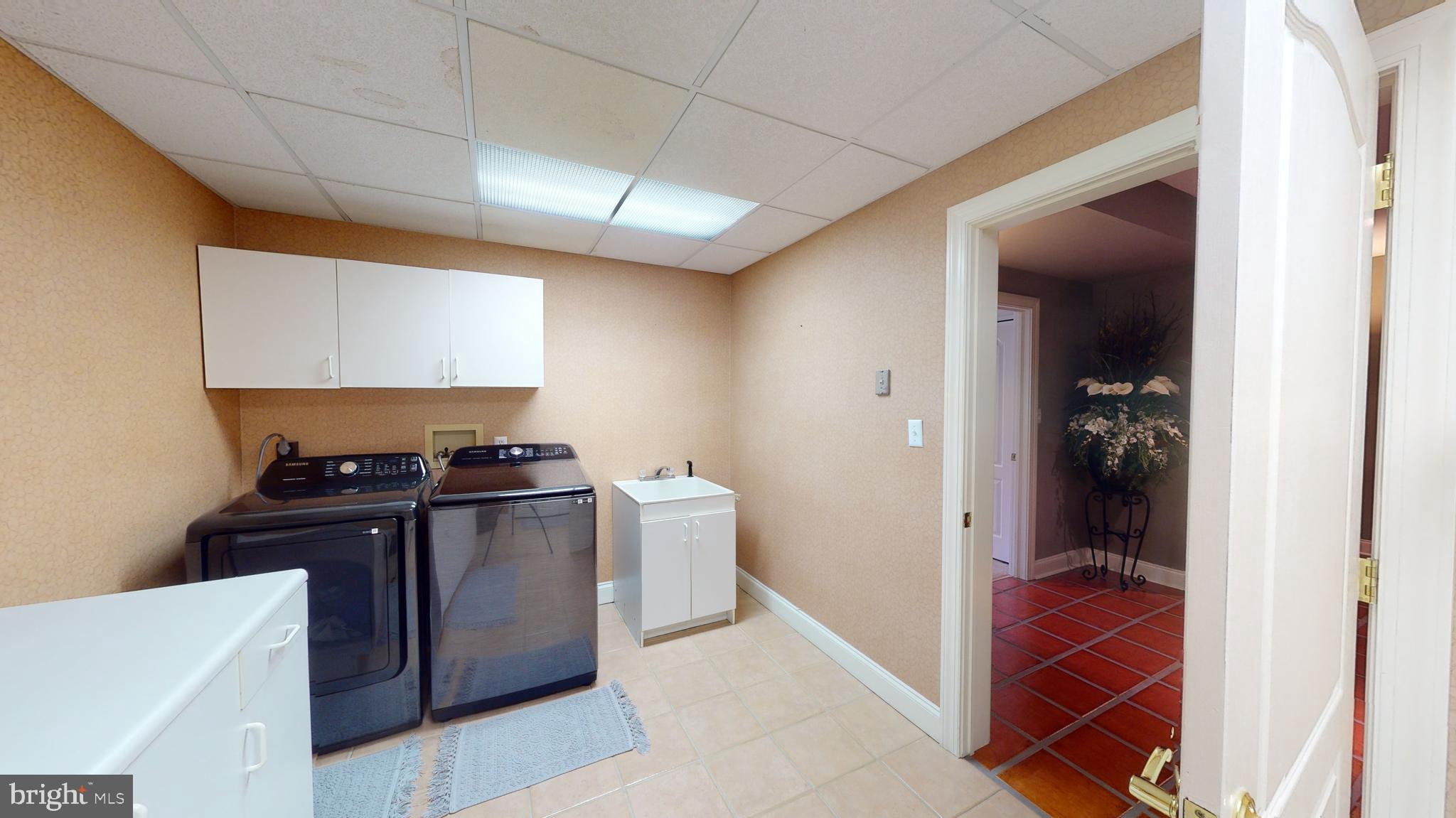 CENTRE HILLS - Residential