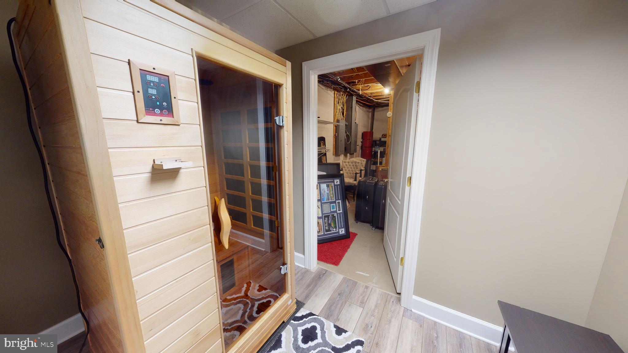 CENTRE HILLS - Residential