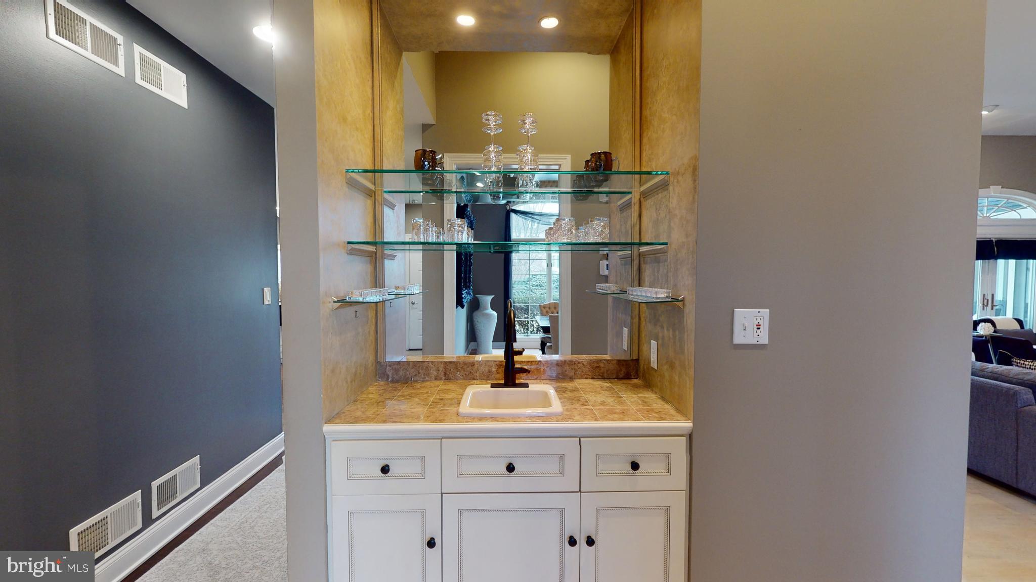 CENTRE HILLS - Residential