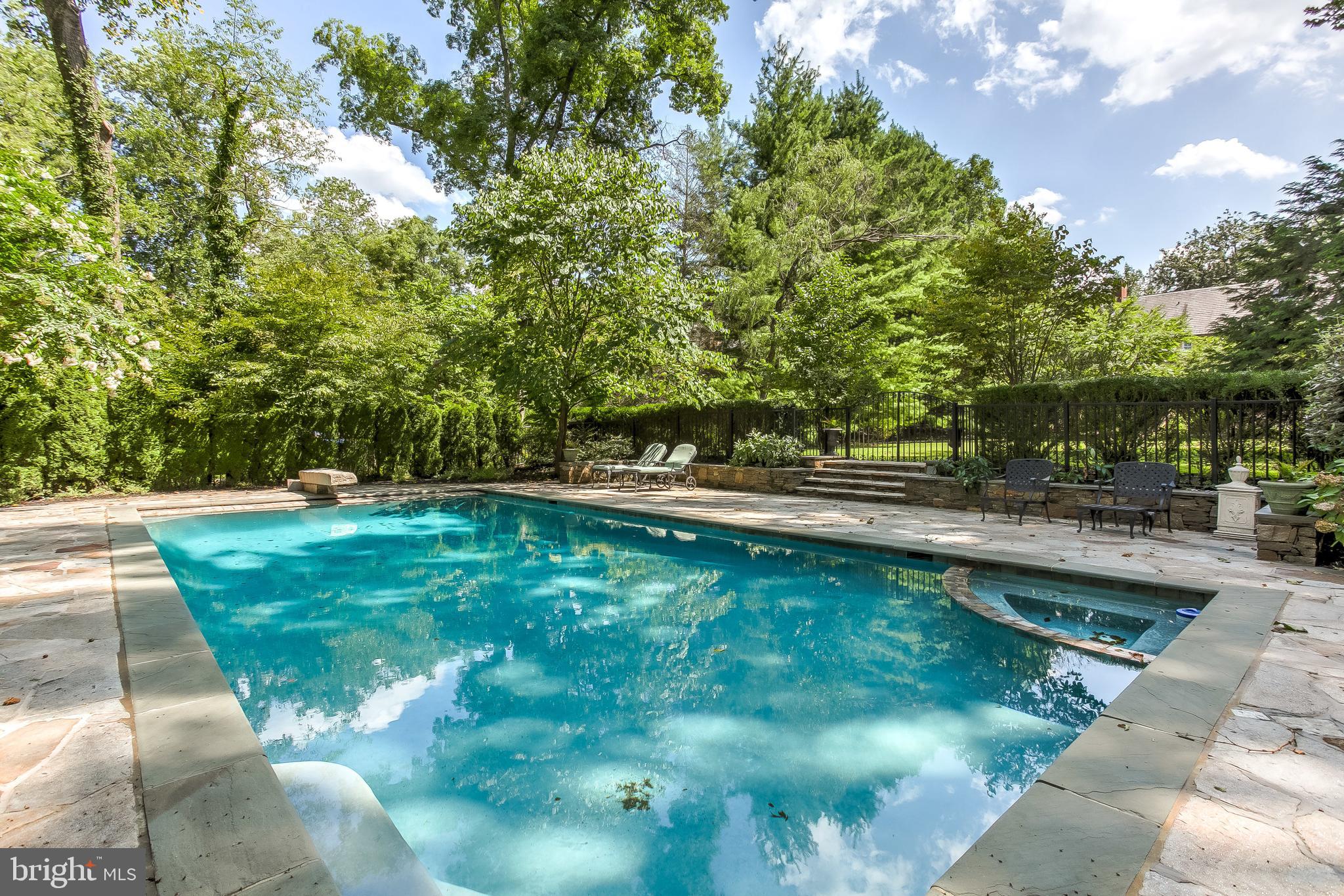 MEADOWCROFT - Residential