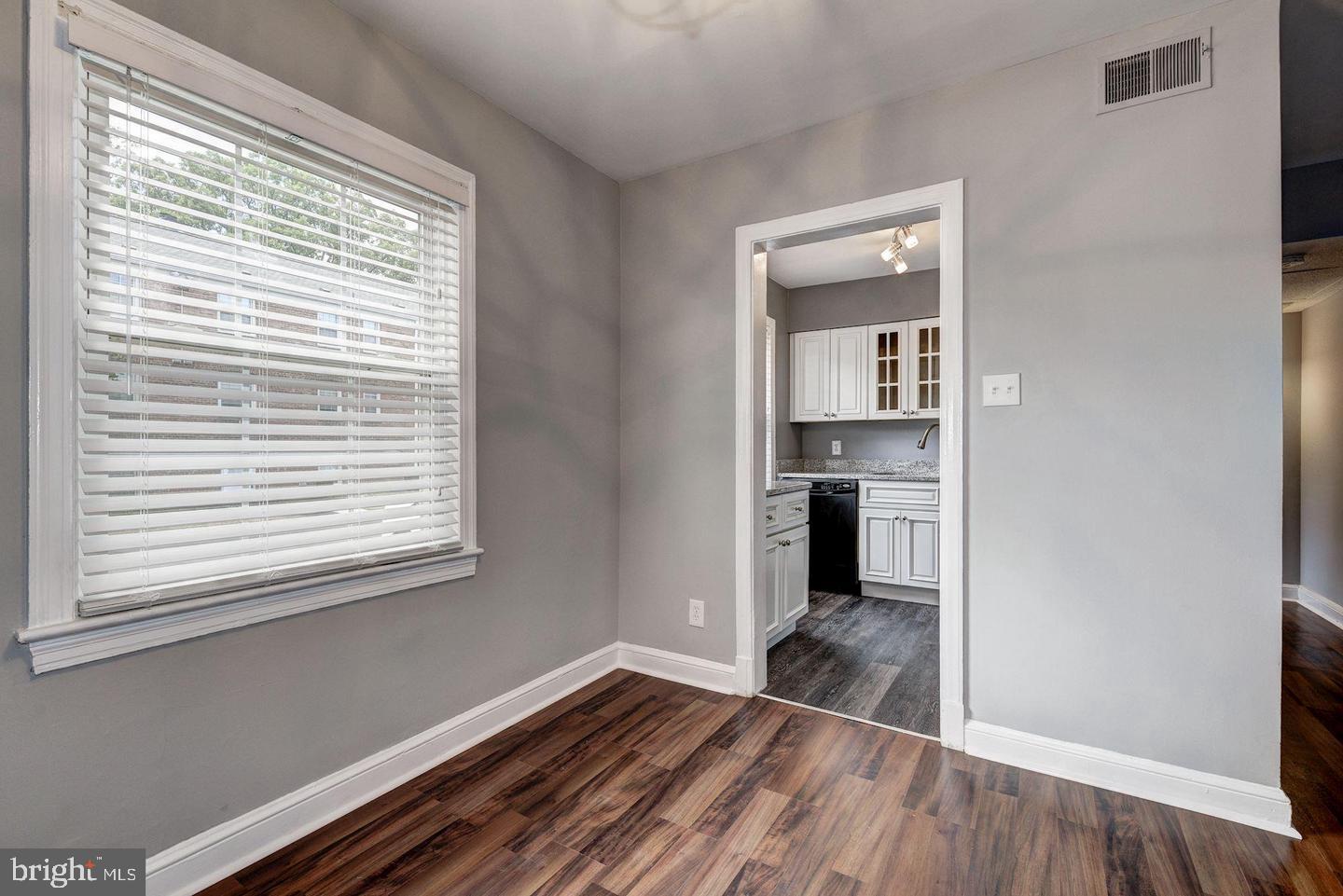 CAMBRIDGE COURTS - Residential Lease