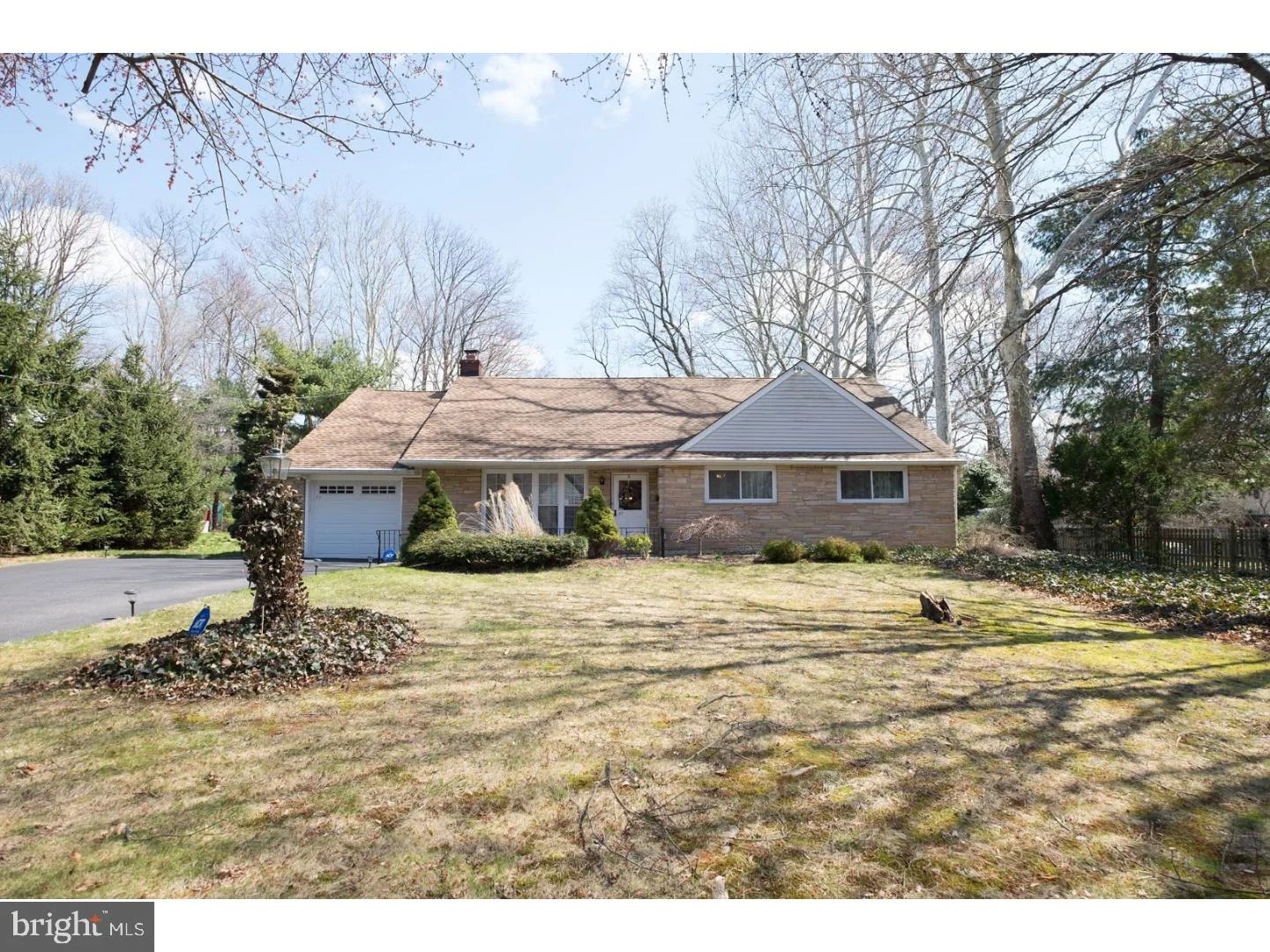 11 Greenvale Road, Moorestown, NJ 08057