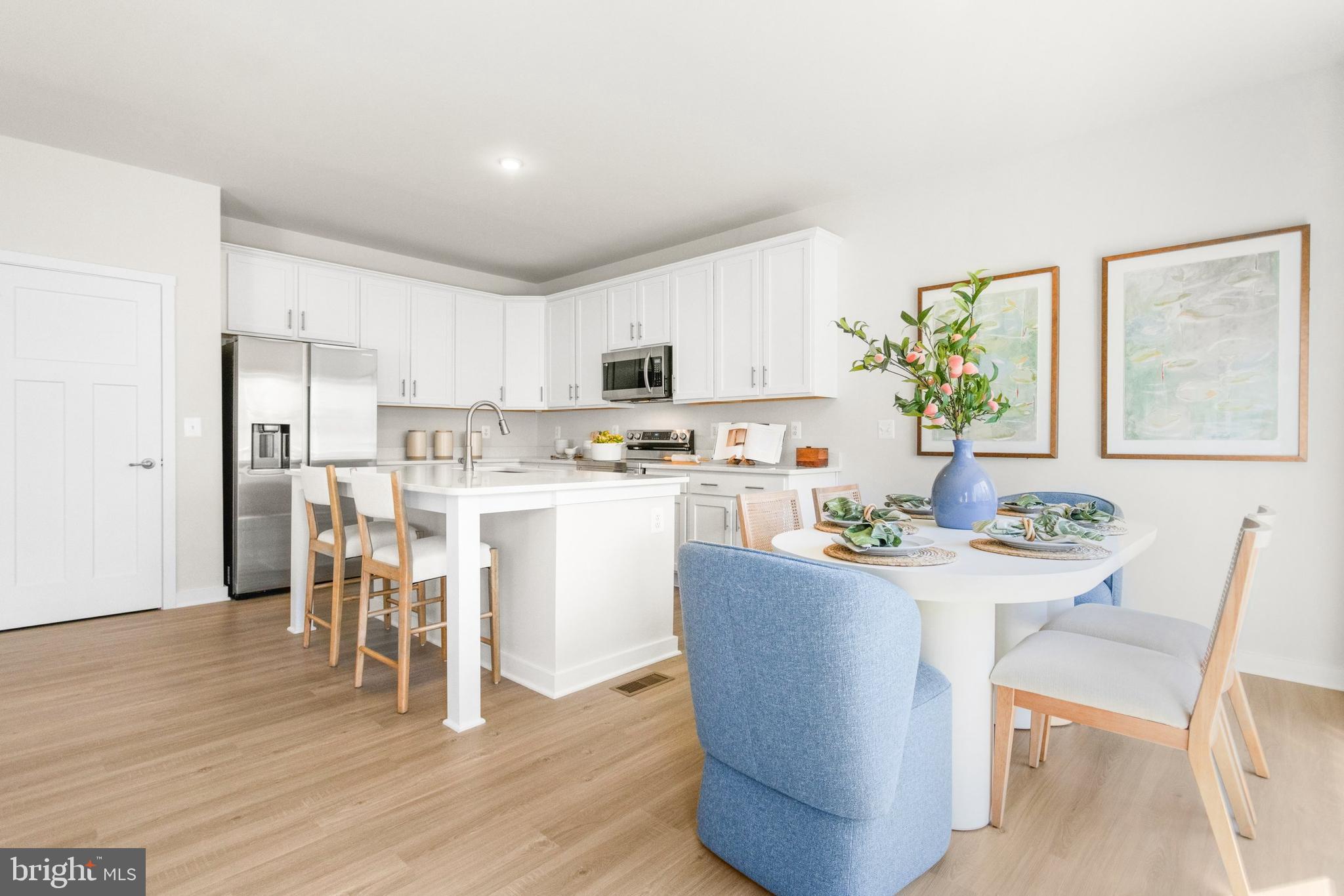 ABRAMS POINTE - Residential