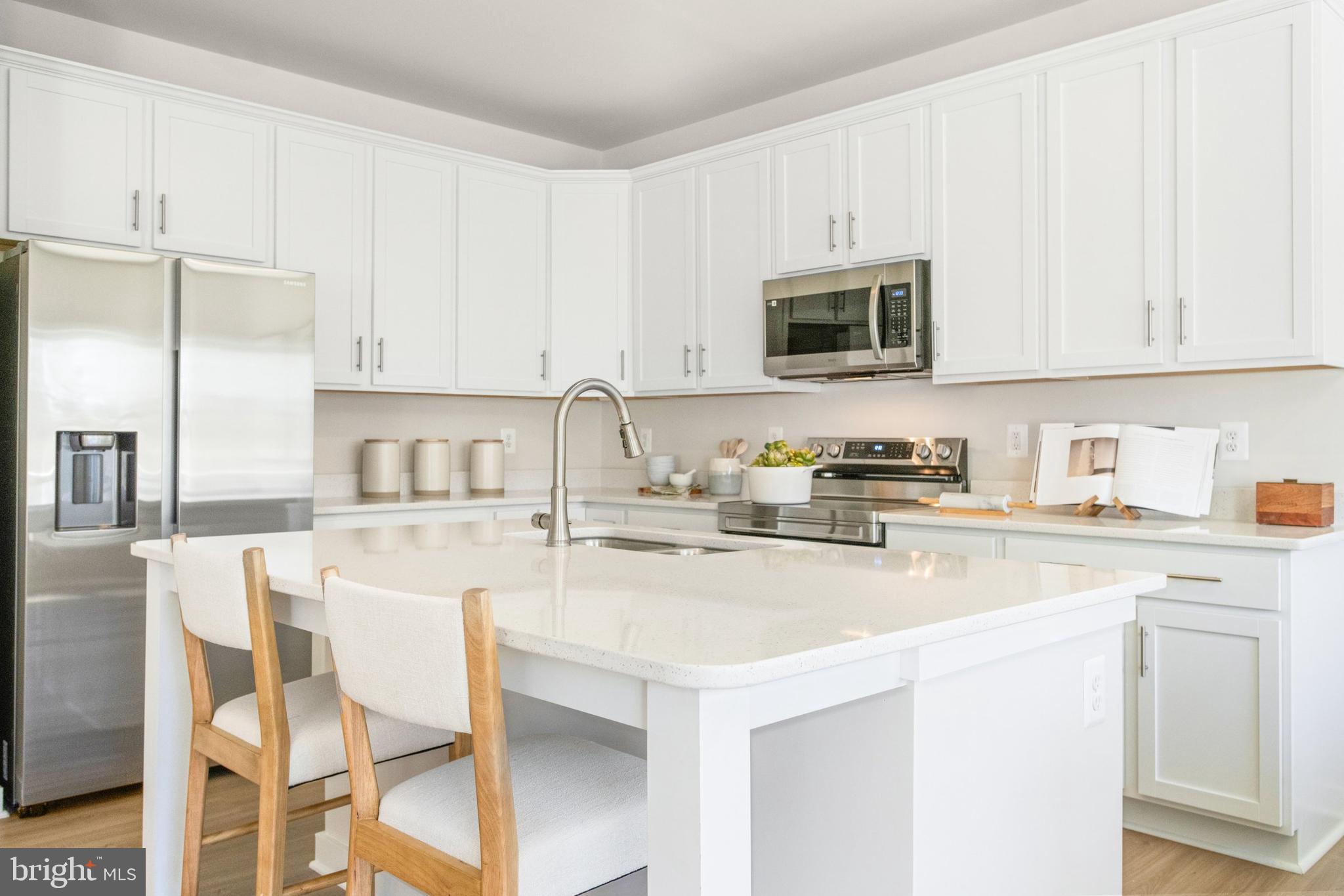 ABRAMS POINTE - Residential