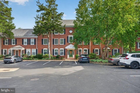 Condo For Sale - 3027 S Columbus Street #B1<br/> ARLINGTON, VA 22206