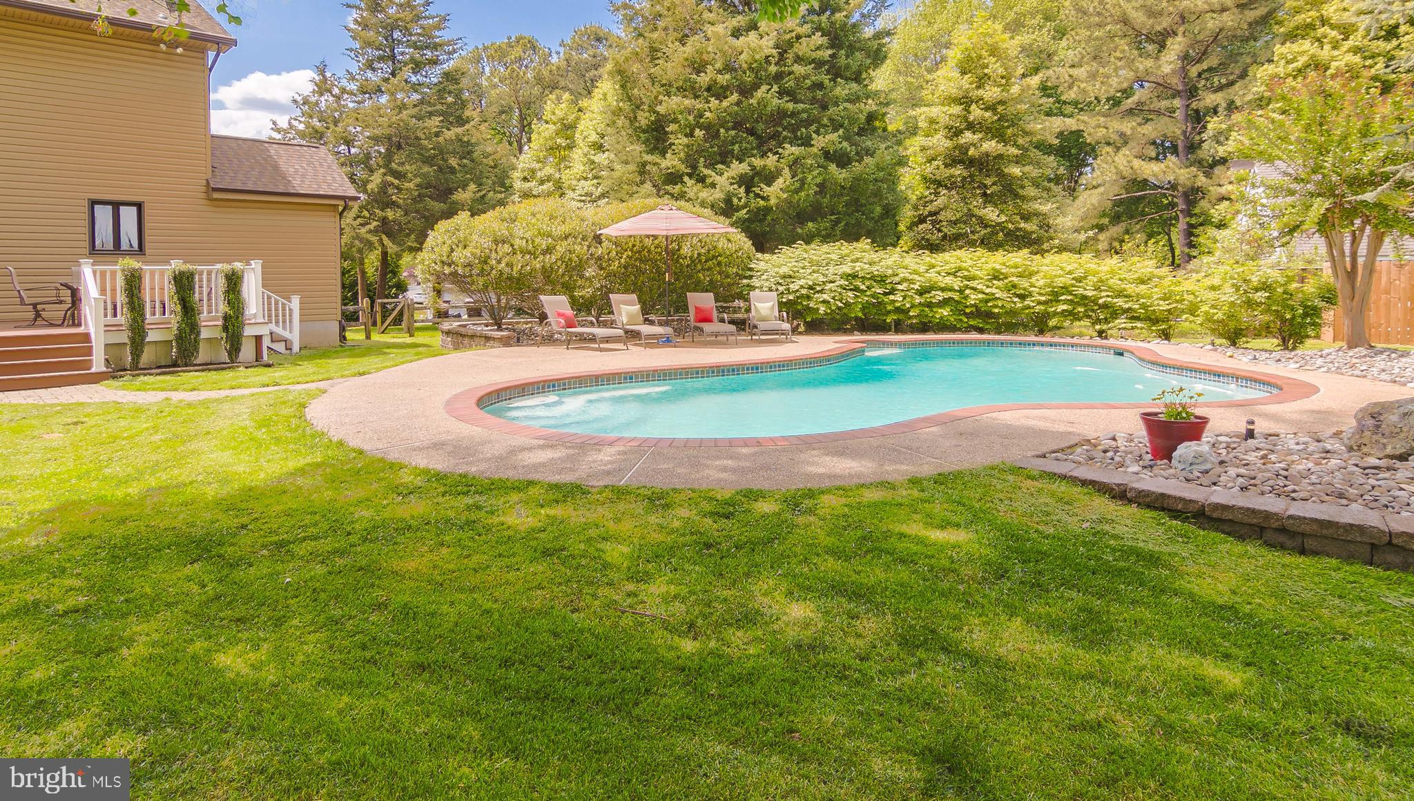 QUEEN ANNE COLONY - Residential