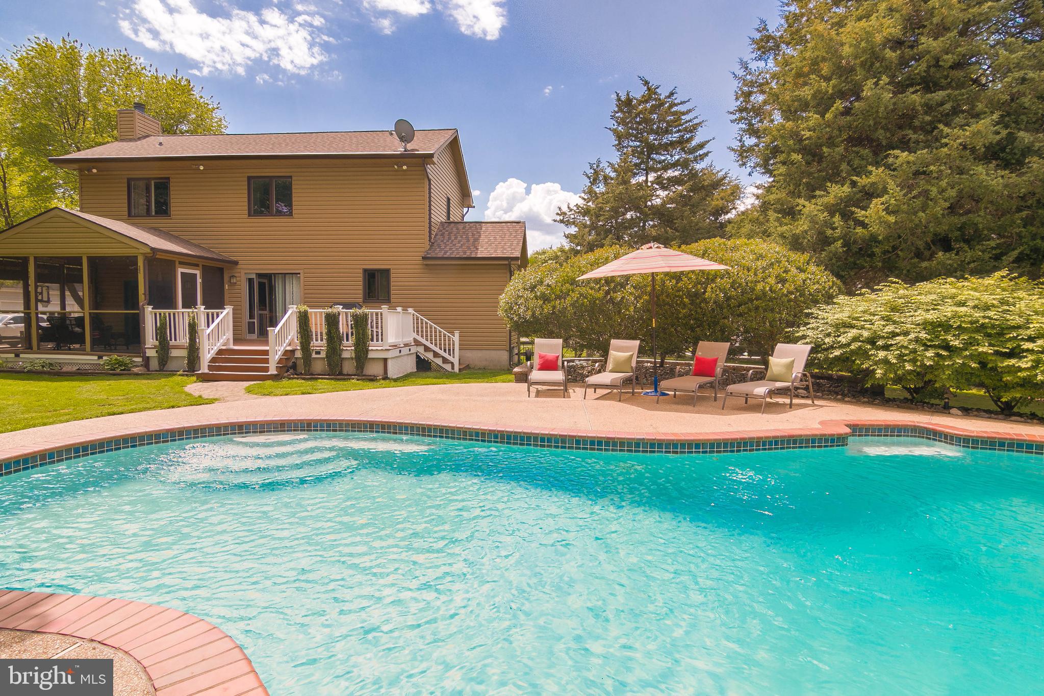 QUEEN ANNE COLONY - Residential