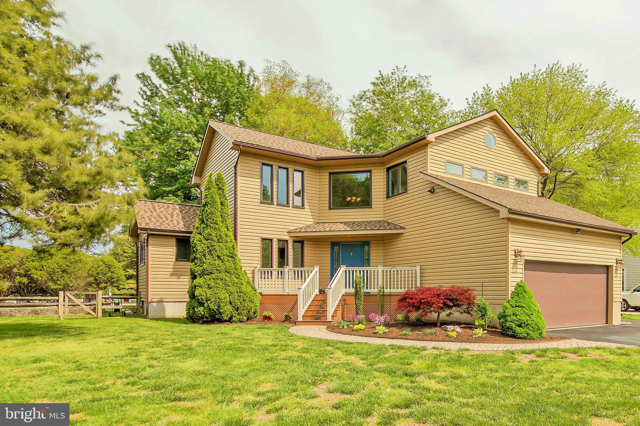 QUEEN ANNE COLONY - Residential