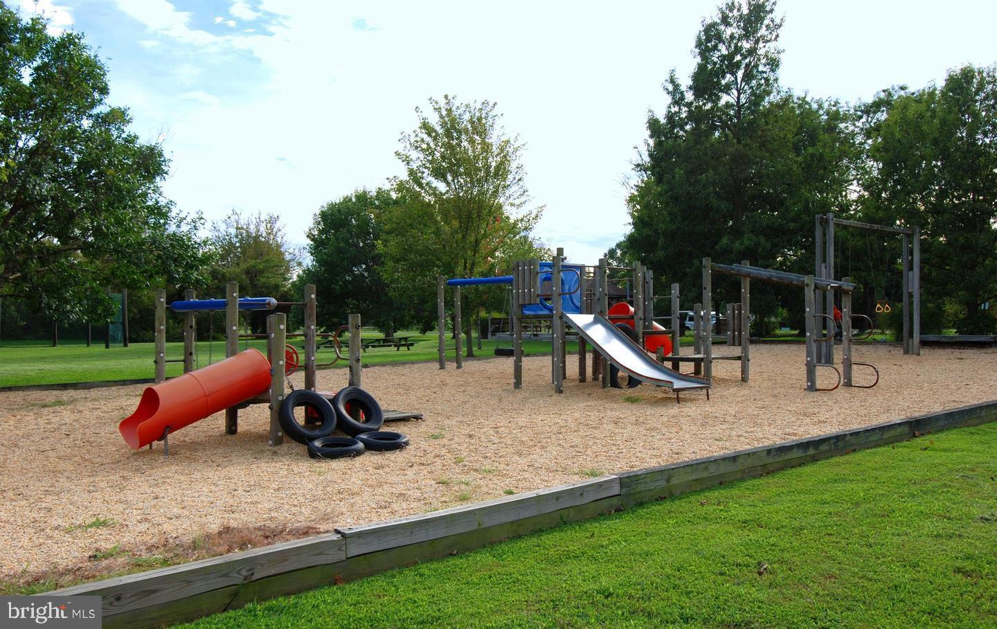 QUEEN ANNE COLONY - Residential