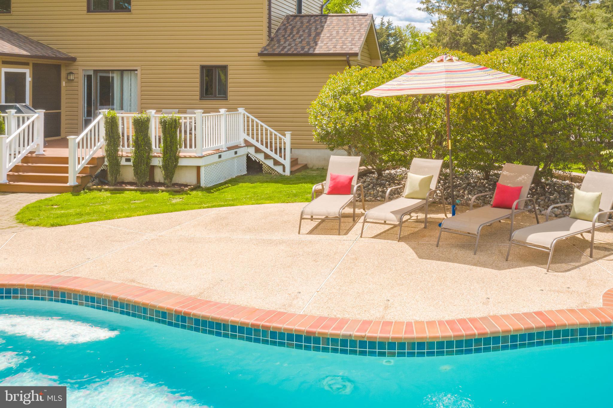 QUEEN ANNE COLONY - Residential