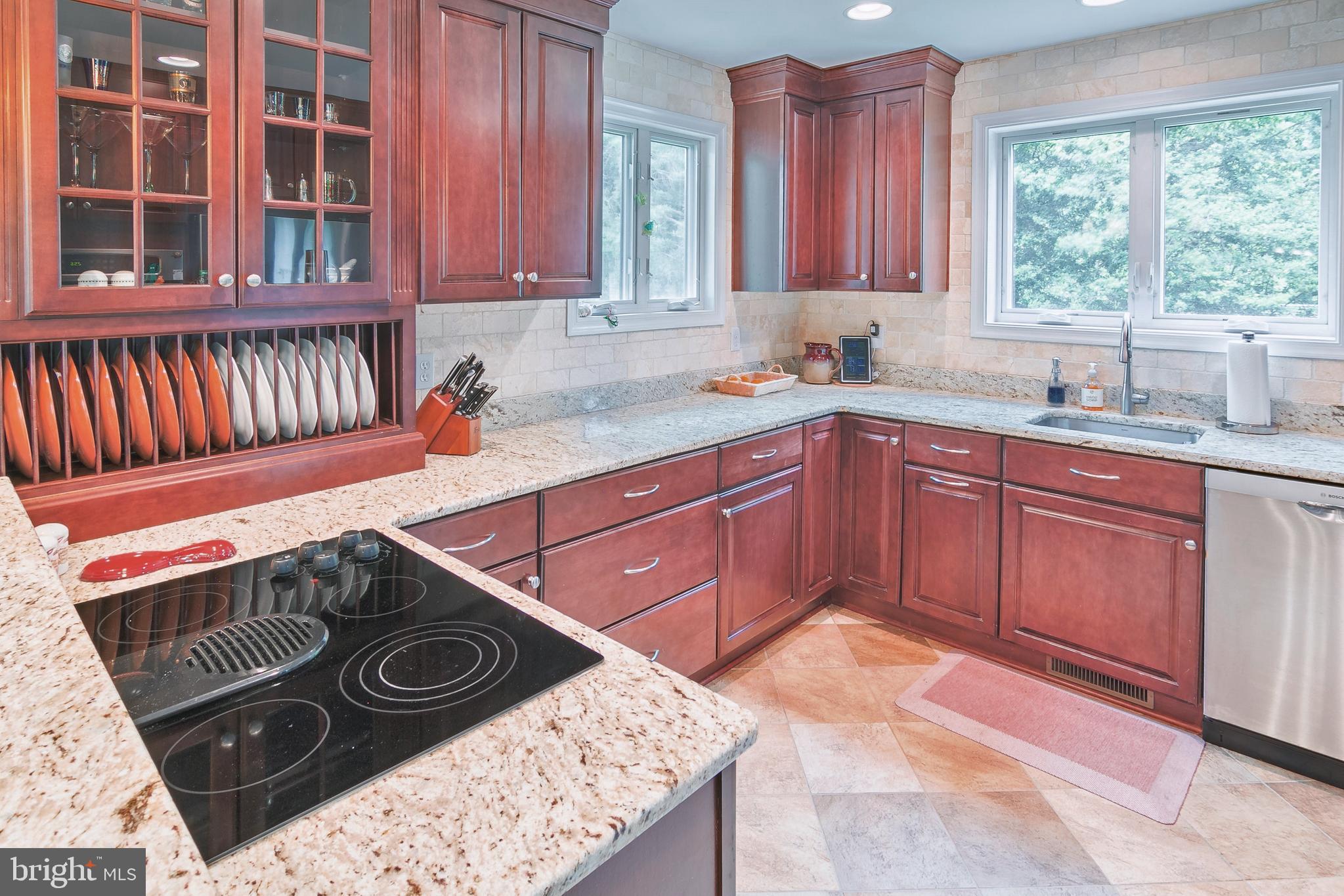 QUEEN ANNE COLONY - Residential