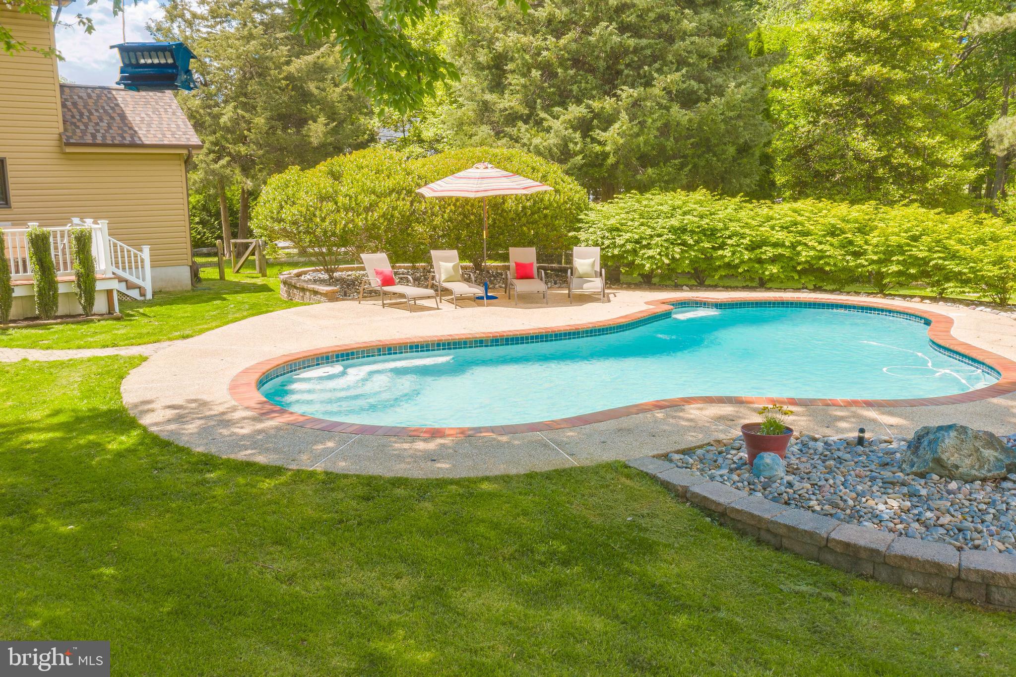 QUEEN ANNE COLONY - Residential