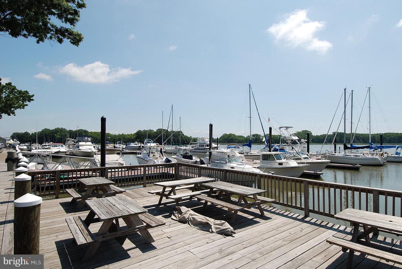 QUEEN ANNE COLONY - Residential