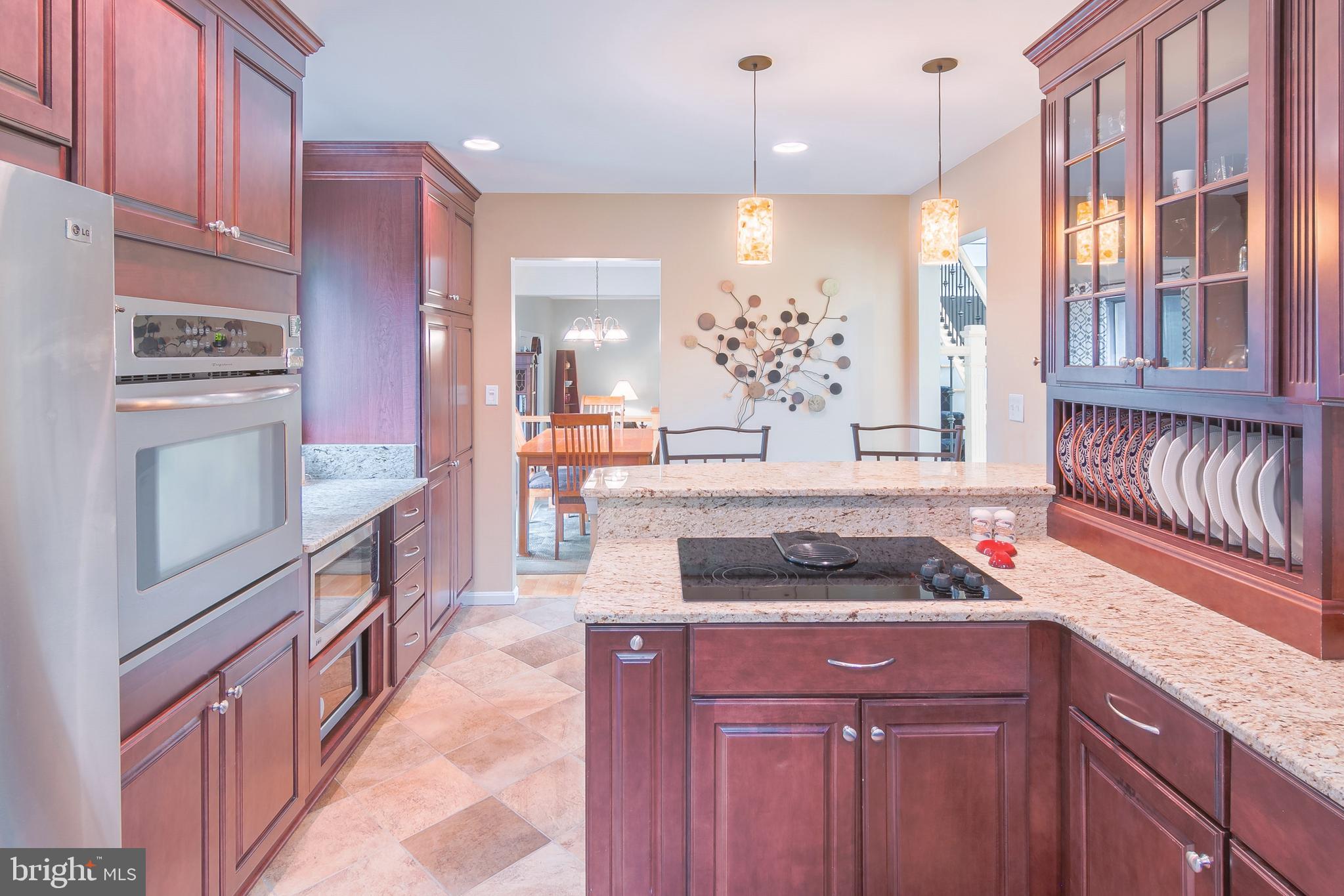 QUEEN ANNE COLONY - Residential