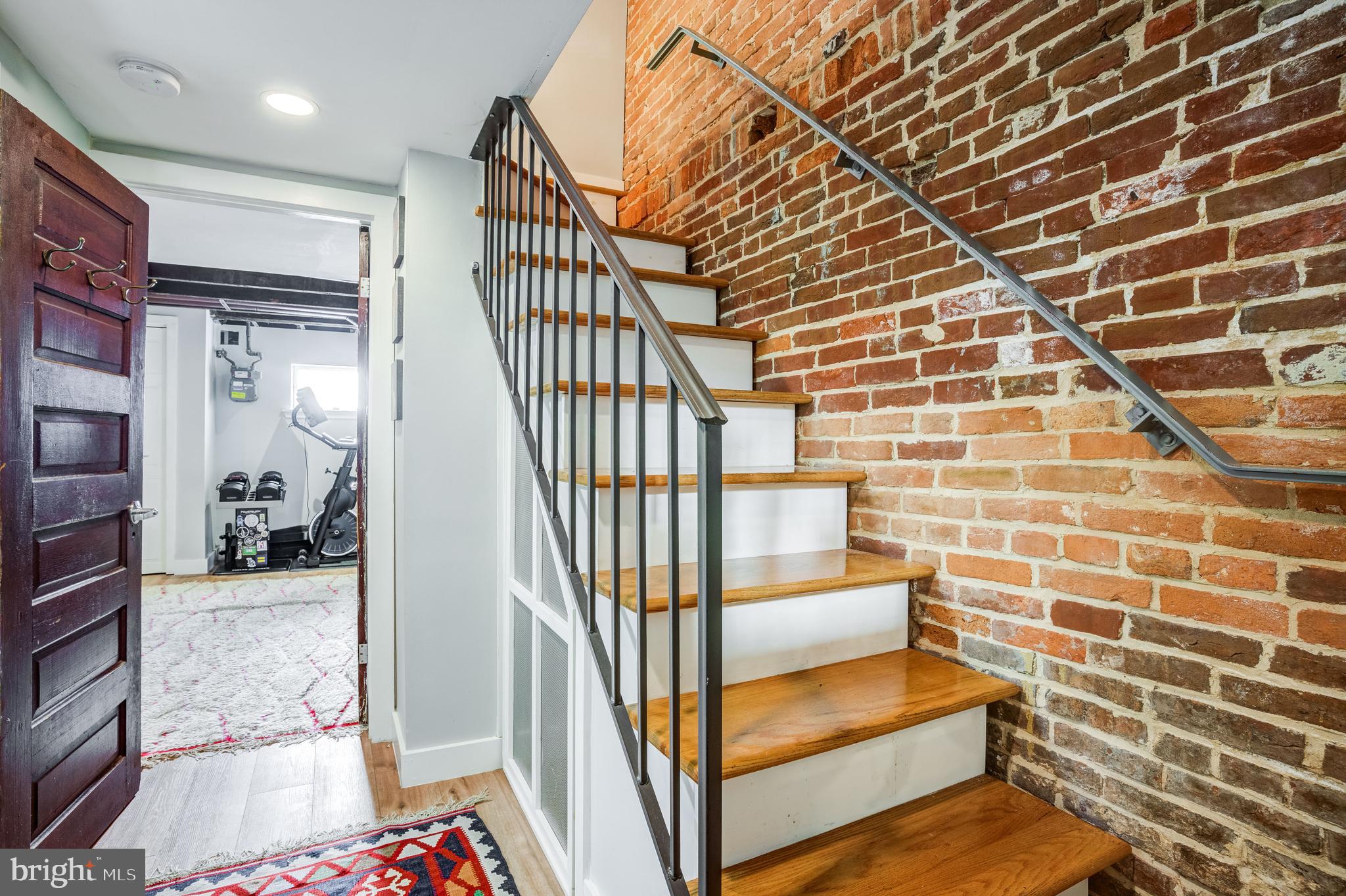 RIVERSIDE - Residential Lease