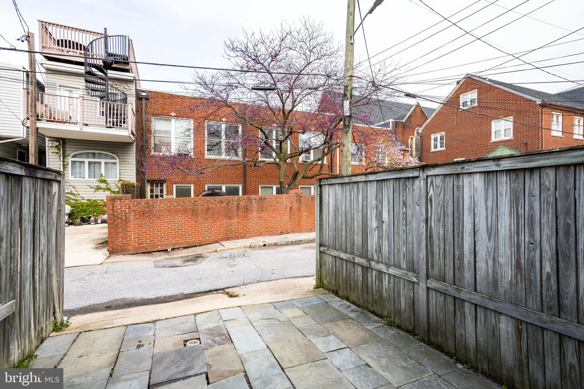 RIVERSIDE - Residential Lease