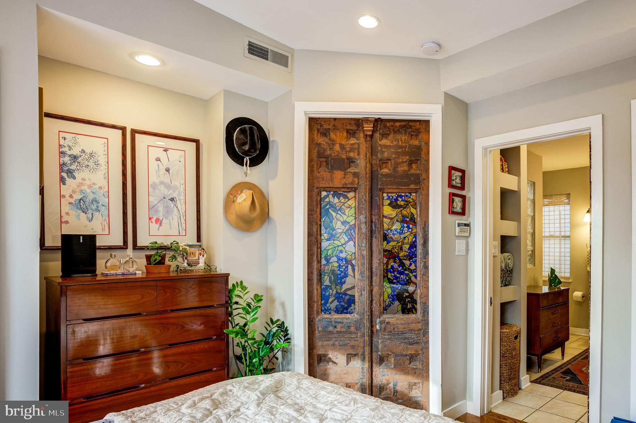 RIVERSIDE - Residential Lease