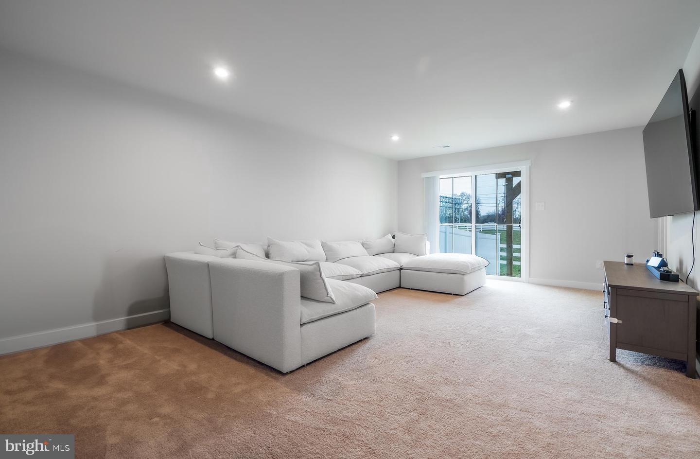 THE TOWNES AT HADDON POINT - Residential Lease