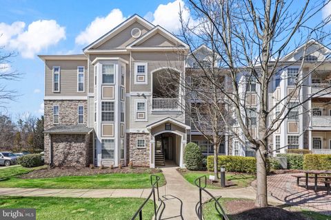 Photo of 505 Sunset View Terrace SE #105, LEESBURG, VA 20175 (MLS # VALO2117500)