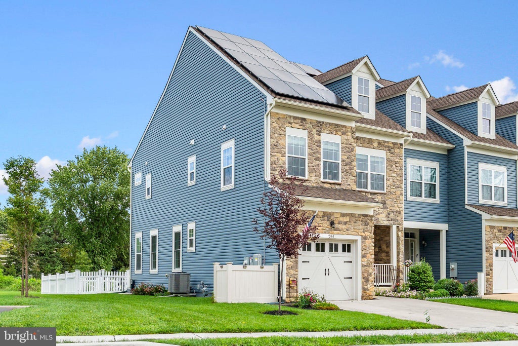 Photo of 206 Grove View Drive, HOCKESSIN, DE 19707 (MLS # DENC2110706)