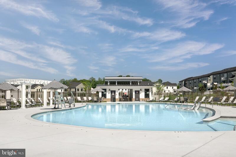 SOUTH LAKE - Residential