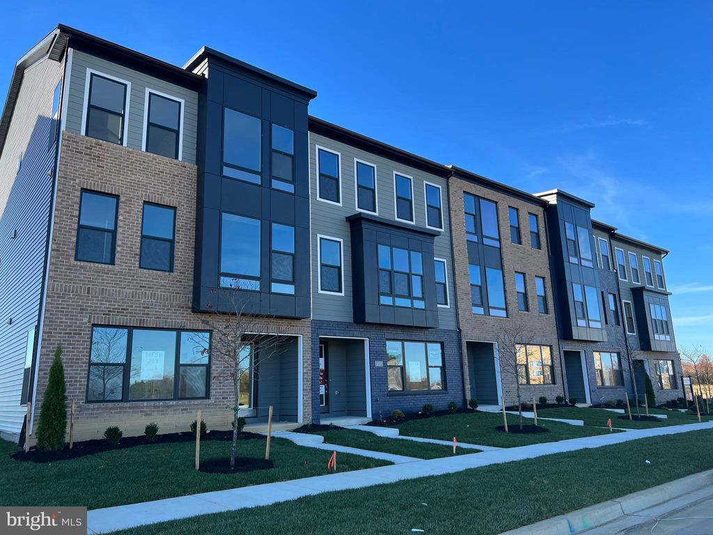 Photo of 117 Summit Point Boulevard, BOWIE, MD 20716 (MLS # MDPG2181138)