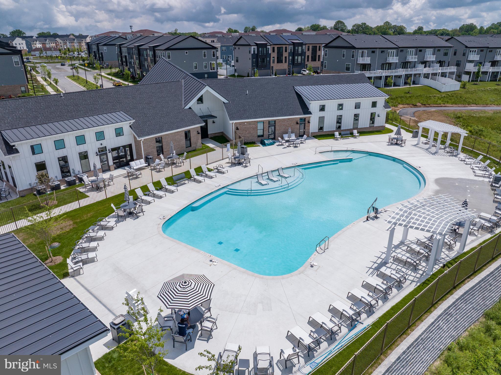 SOUTH LAKE - Residential